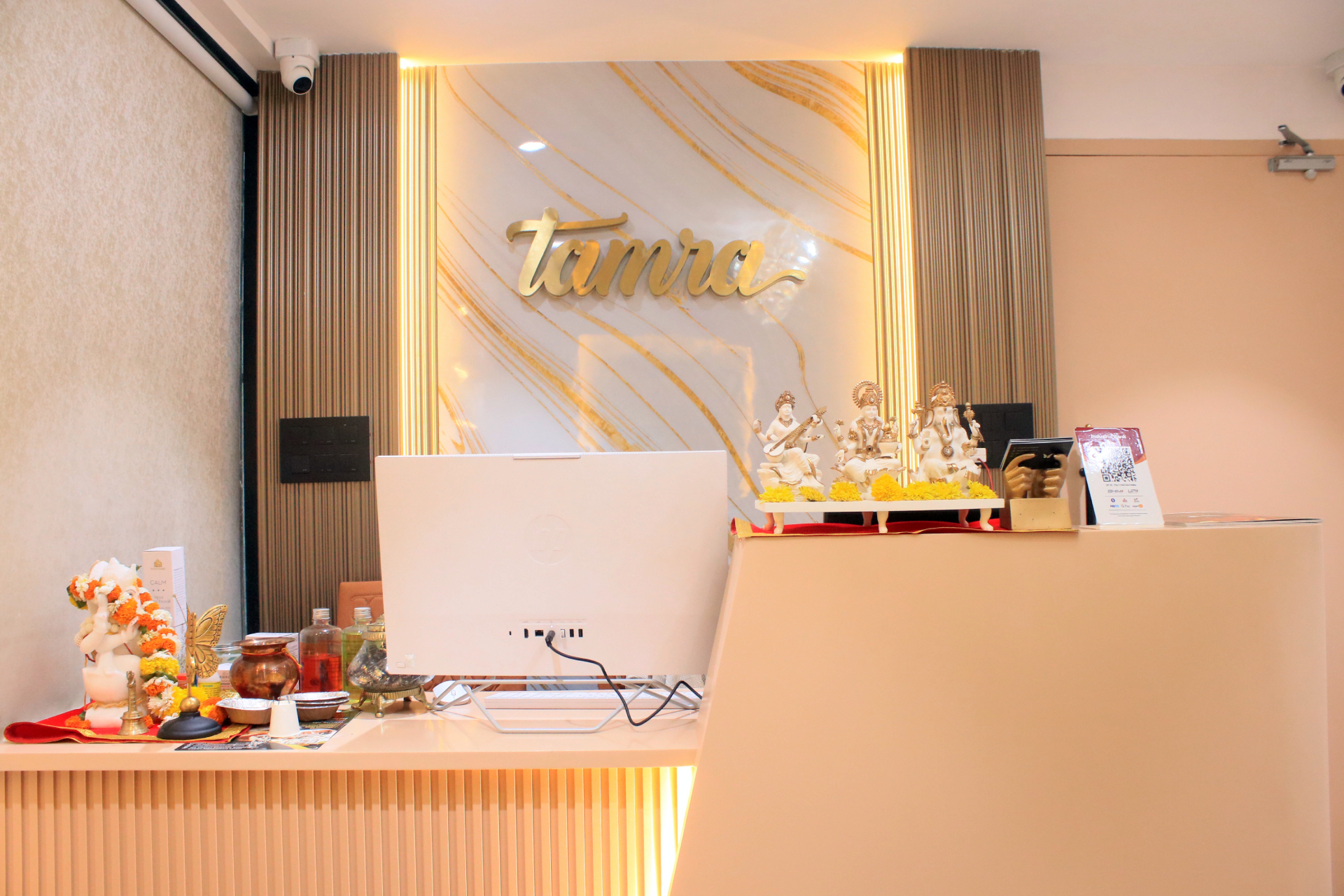 Tamra Welcome Desk